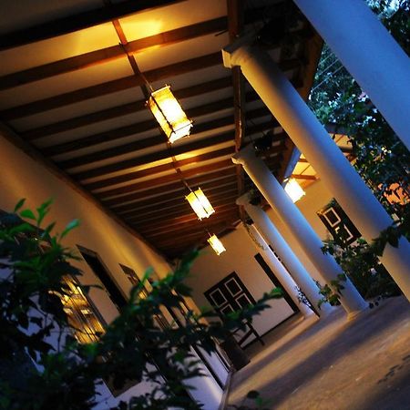 The Courtyard Villa シギリヤ エクステリア 写真