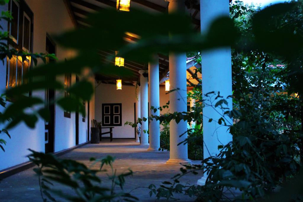The Courtyard Villa シギリヤ エクステリア 写真